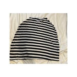Itzy Ritzy Black and white car seat/nursing cover